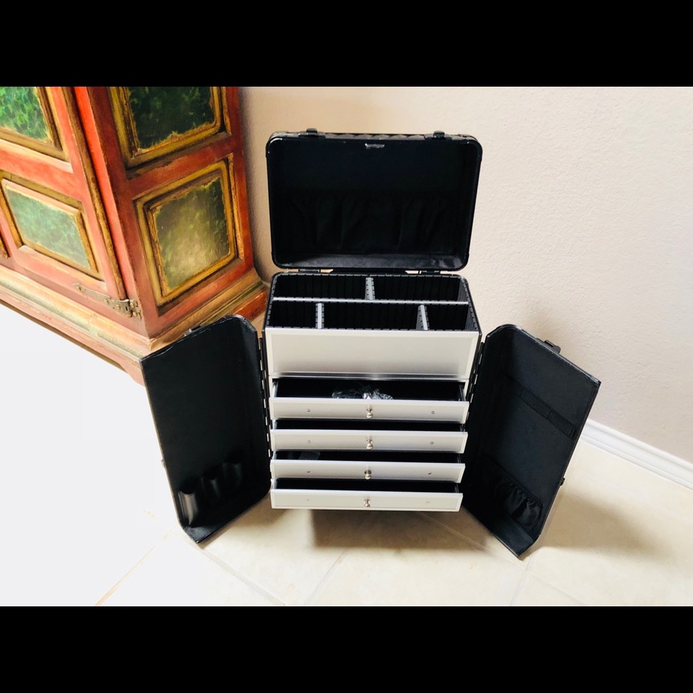 Rolling Esthetician Make Up Case